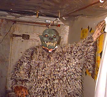 comeonininyoudare.jpg (30109 bytes)