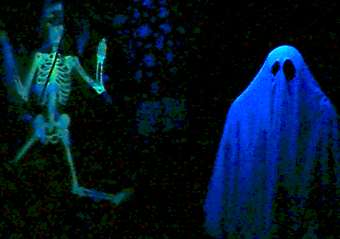 ghostlygarynbones.jpg (10001 bytes)