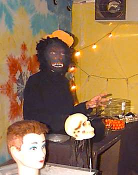 pegyoureyes.jpg (13831 bytes)